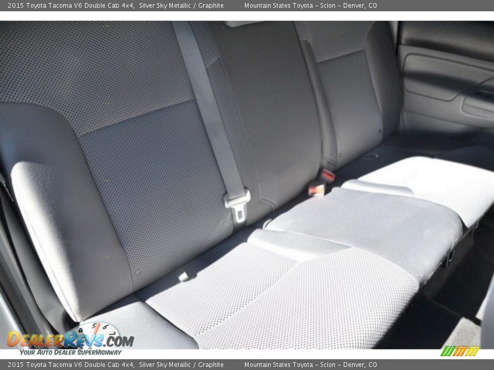 2015 Toyota Tacoma V6 Double Cab 4x4 Silver Sky Metallic / Graphite Photo #22