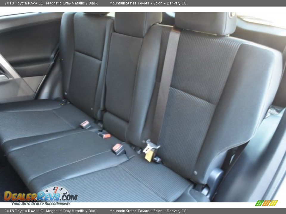 2018 Toyota RAV4 LE Magnetic Gray Metallic / Black Photo #11
