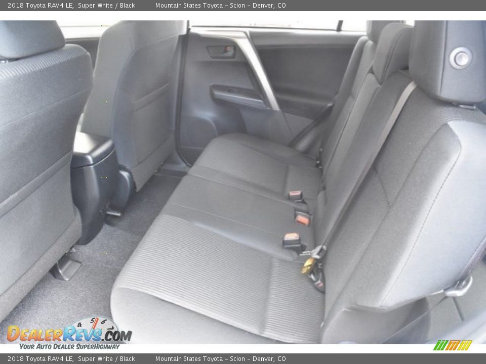 2018 Toyota RAV4 LE Super White / Black Photo #14
