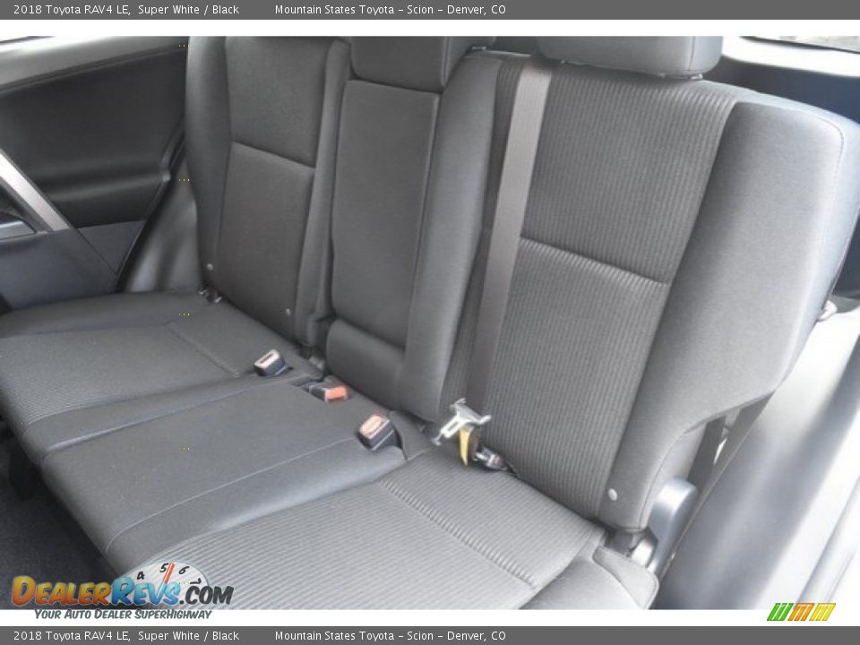 2018 Toyota RAV4 LE Super White / Black Photo #15