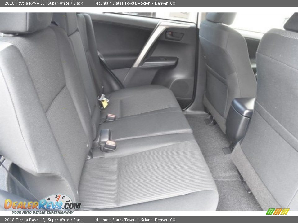 2018 Toyota RAV4 LE Super White / Black Photo #17
