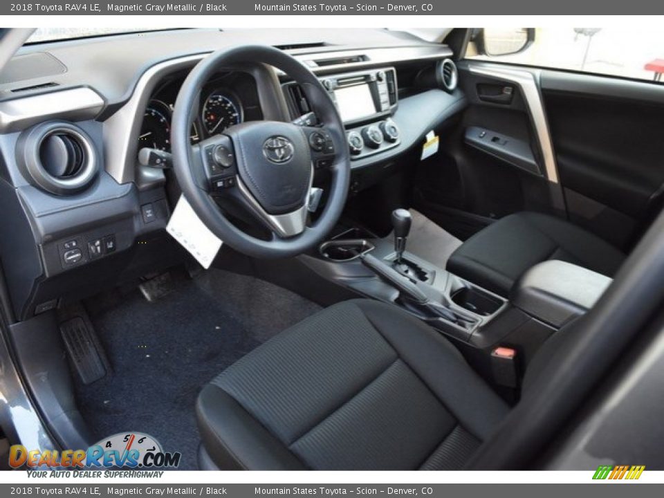2018 Toyota RAV4 LE Magnetic Gray Metallic / Black Photo #5