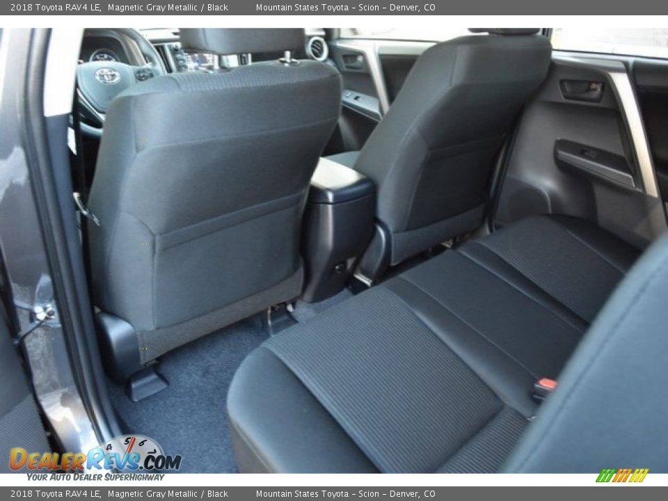 2018 Toyota RAV4 LE Magnetic Gray Metallic / Black Photo #14
