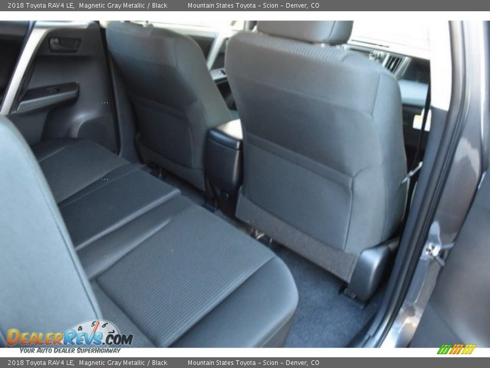 2018 Toyota RAV4 LE Magnetic Gray Metallic / Black Photo #17