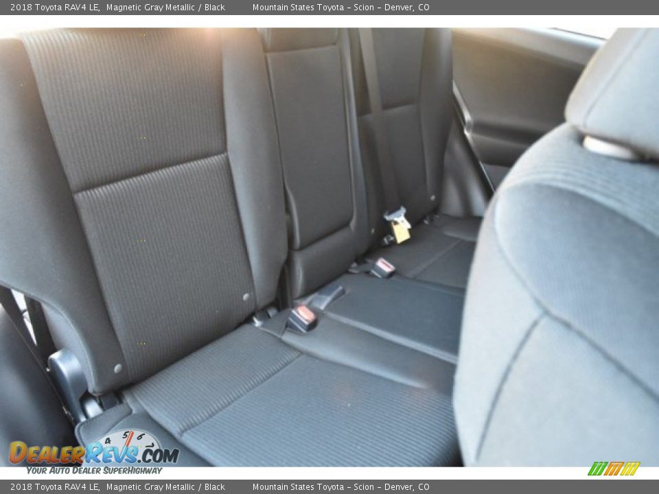 2018 Toyota RAV4 LE Magnetic Gray Metallic / Black Photo #19