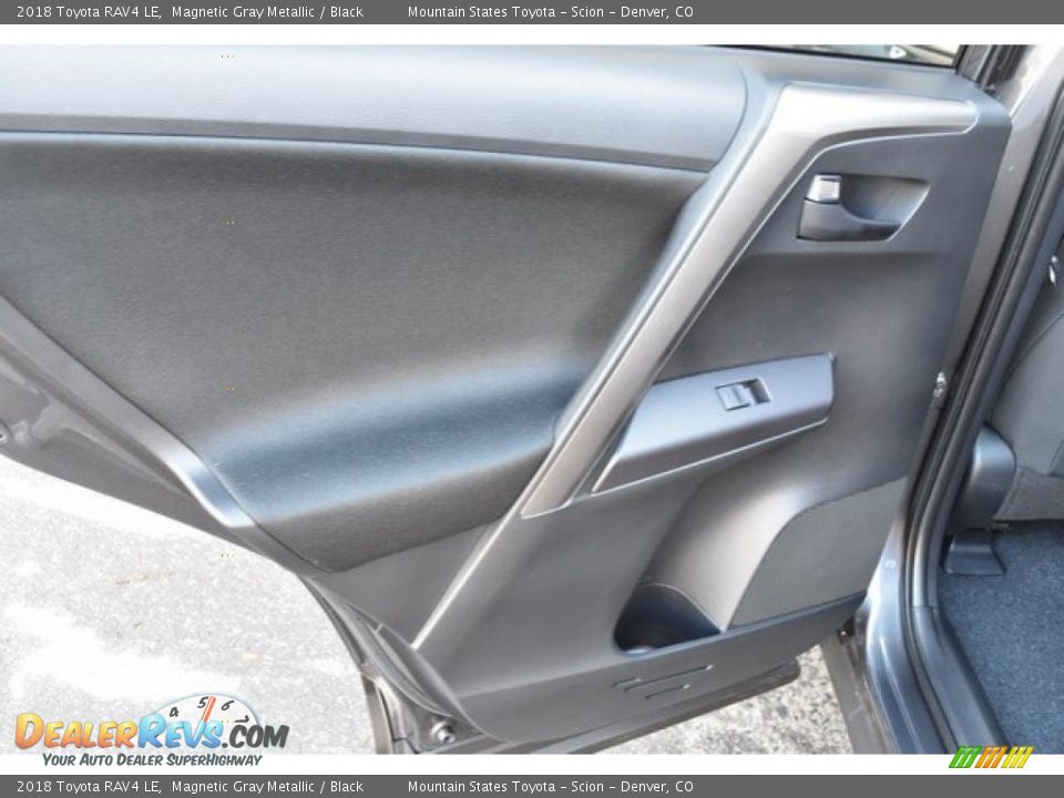 2018 Toyota RAV4 LE Magnetic Gray Metallic / Black Photo #21