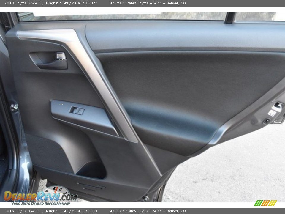 2018 Toyota RAV4 LE Magnetic Gray Metallic / Black Photo #23