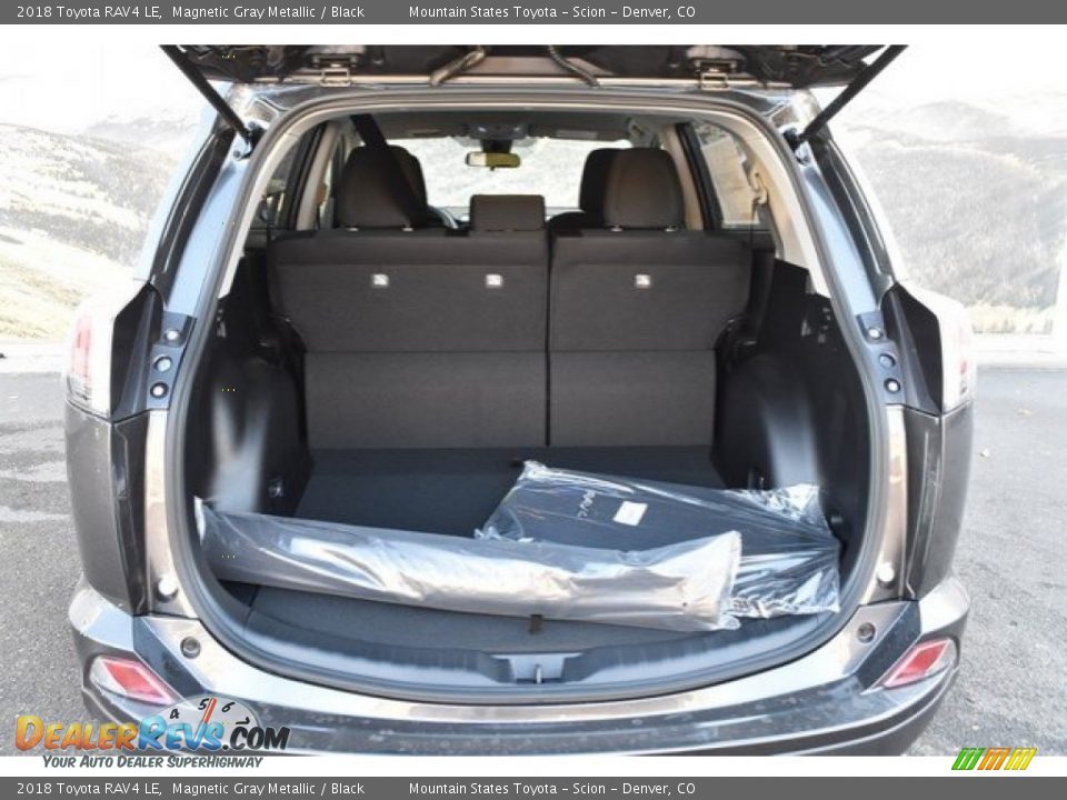 2018 Toyota RAV4 LE Magnetic Gray Metallic / Black Photo #31