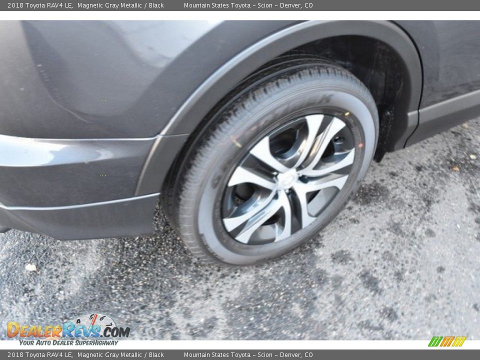 2018 Toyota RAV4 LE Magnetic Gray Metallic / Black Photo #35