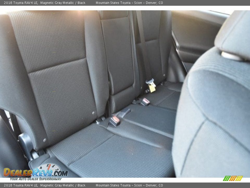 2018 Toyota RAV4 LE Magnetic Gray Metallic / Black Photo #19