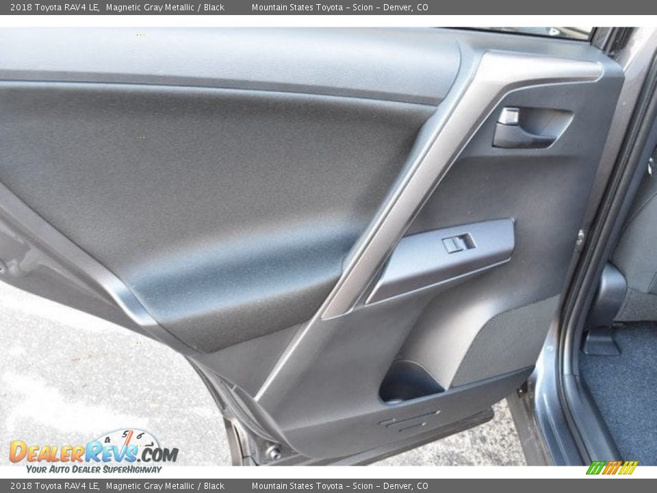 2018 Toyota RAV4 LE Magnetic Gray Metallic / Black Photo #21