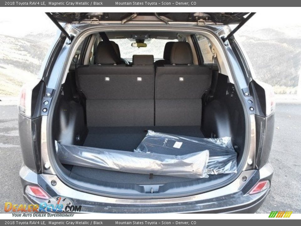 2018 Toyota RAV4 LE Magnetic Gray Metallic / Black Photo #31