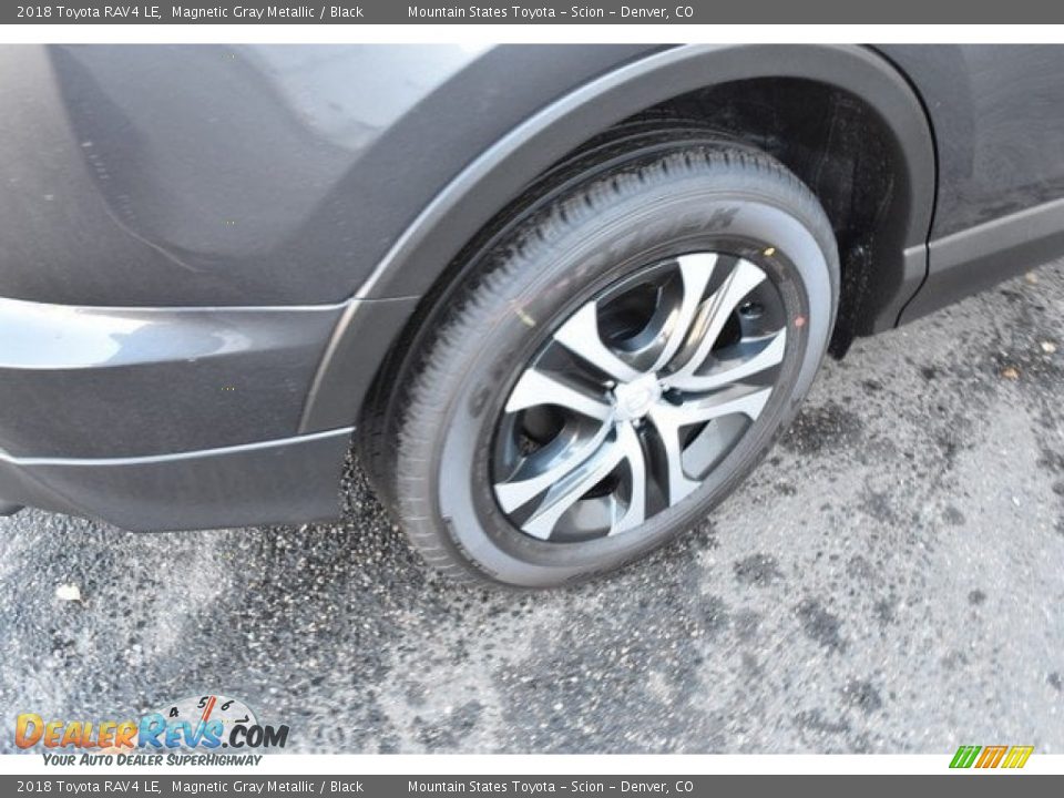 2018 Toyota RAV4 LE Magnetic Gray Metallic / Black Photo #35
