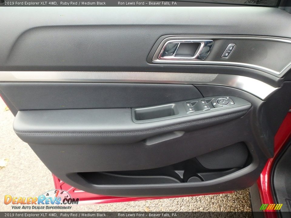 Door Panel of 2019 Ford Explorer XLT 4WD Photo #15