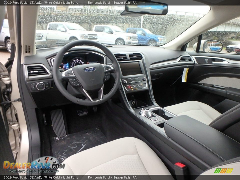 Light Putty Interior - 2019 Ford Fusion SE AWD Photo #12