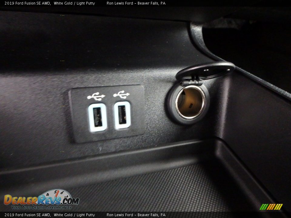 2019 Ford Fusion SE AWD White Gold / Light Putty Photo #17