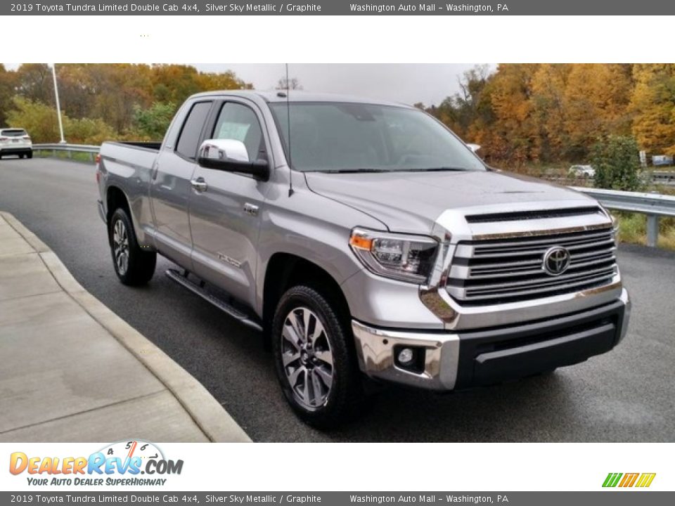 Front 3/4 View of 2019 Toyota Tundra Limited Double Cab 4x4 Photo #10