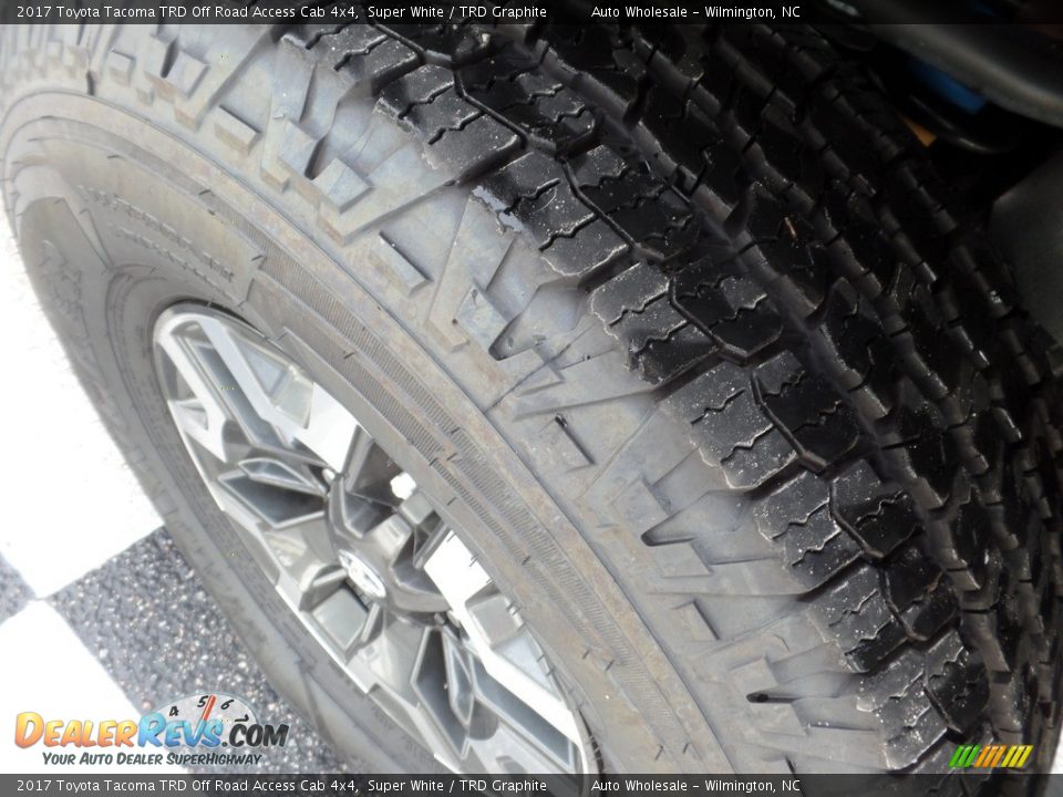 2017 Toyota Tacoma TRD Off Road Access Cab 4x4 Super White / TRD Graphite Photo #8