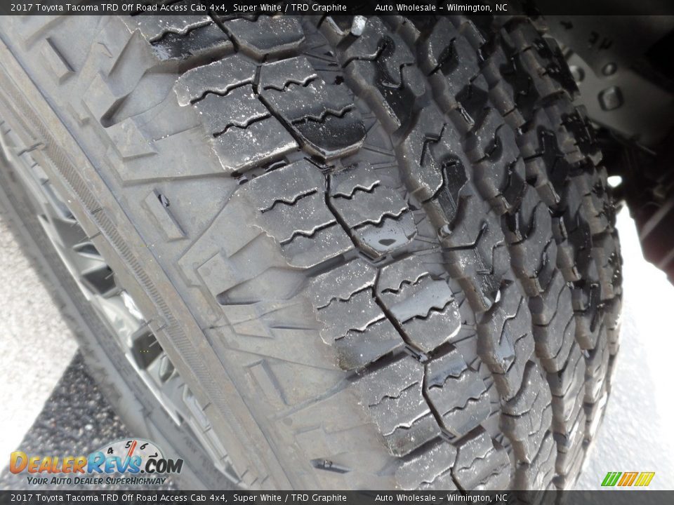 2017 Toyota Tacoma TRD Off Road Access Cab 4x4 Super White / TRD Graphite Photo #9