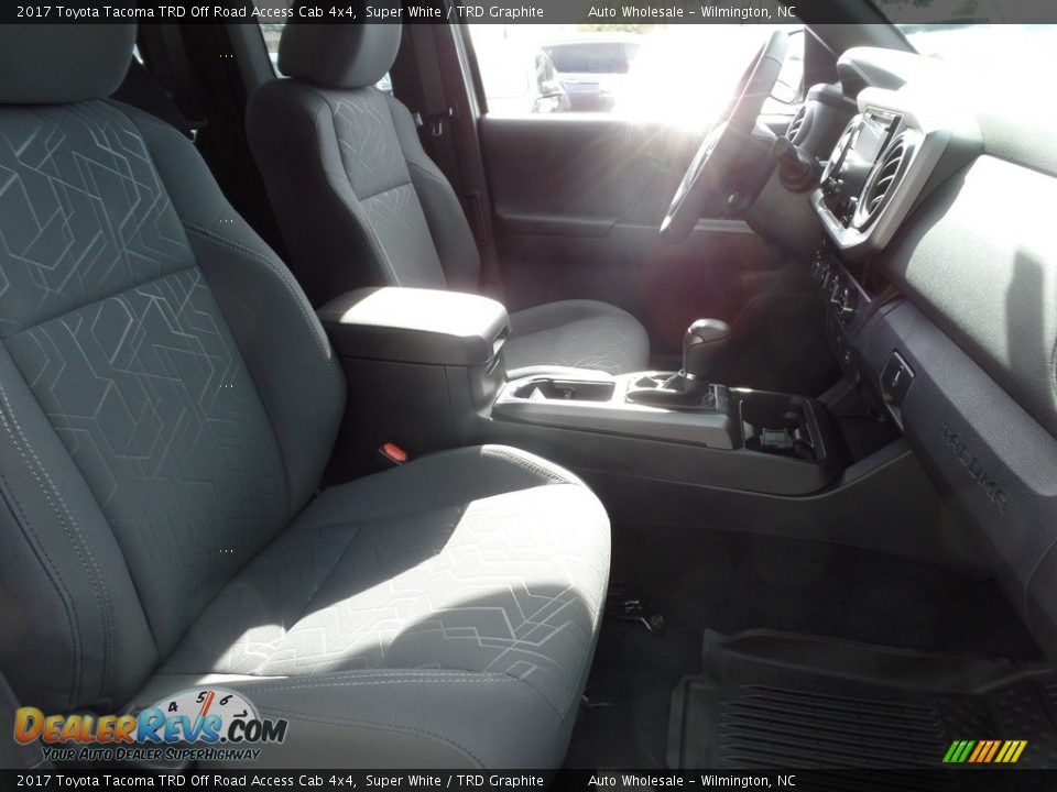 2017 Toyota Tacoma TRD Off Road Access Cab 4x4 Super White / TRD Graphite Photo #13