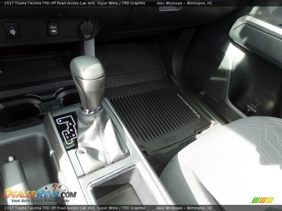 2017 Toyota Tacoma TRD Off Road Access Cab 4x4 Super White / TRD Graphite Photo #19