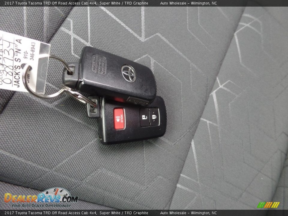 2017 Toyota Tacoma TRD Off Road Access Cab 4x4 Super White / TRD Graphite Photo #20