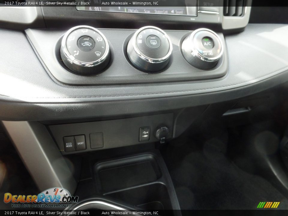 2017 Toyota RAV4 LE Silver Sky Metallic / Black Photo #19