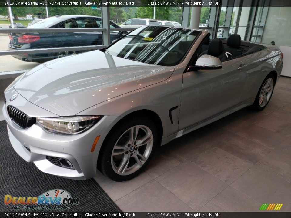 Front 3/4 View of 2019 BMW 4 Series 430i xDrive Convertible Photo #3