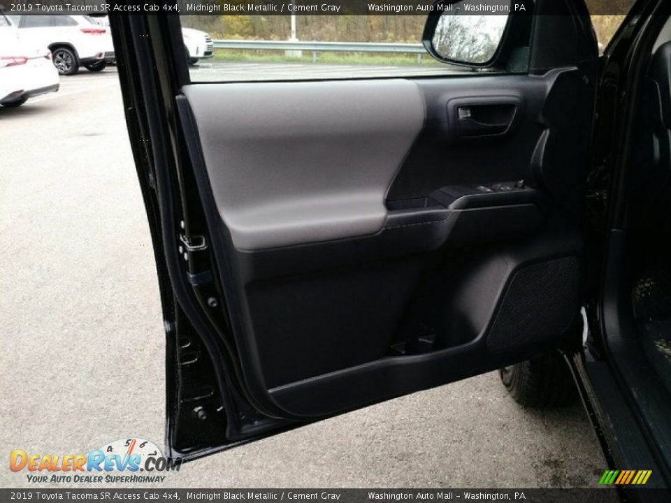 2019 Toyota Tacoma SR Access Cab 4x4 Midnight Black Metallic / Cement Gray Photo #8