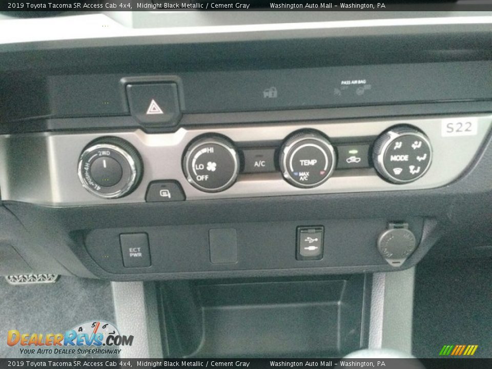 Controls of 2019 Toyota Tacoma SR Access Cab 4x4 Photo #21