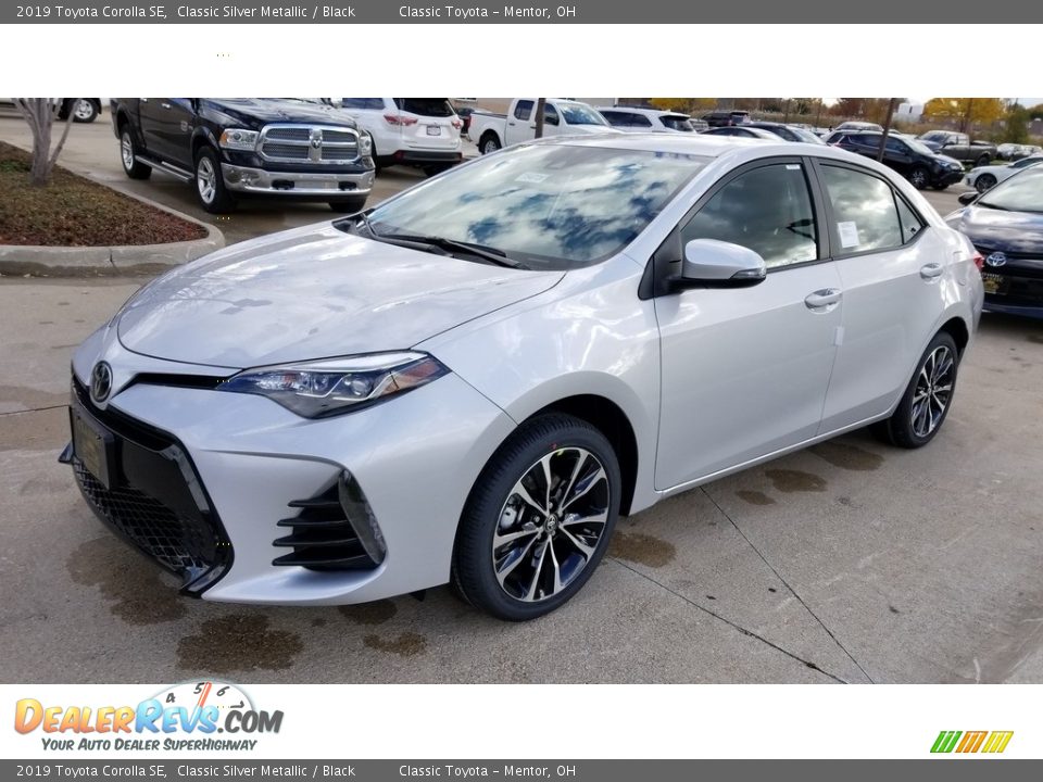 Front 3/4 View of 2019 Toyota Corolla SE Photo #1