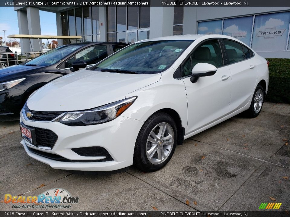 Front 3/4 View of 2018 Chevrolet Cruze LT Photo #3
