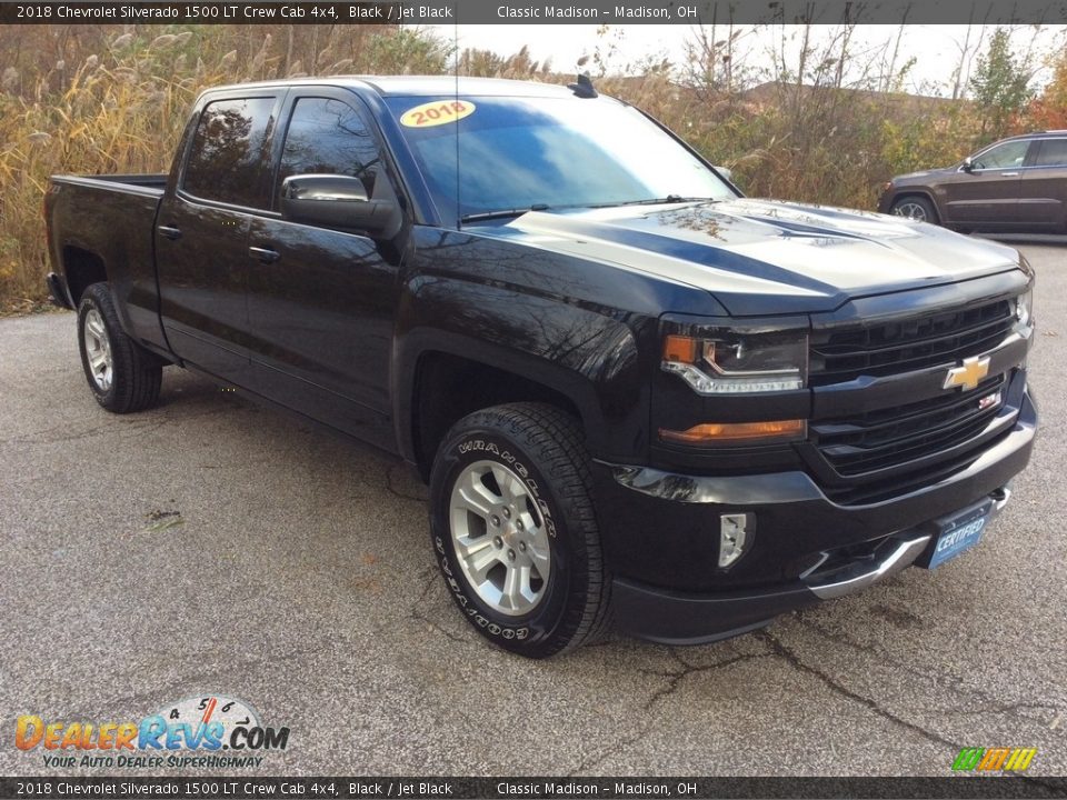 Front 3/4 View of 2018 Chevrolet Silverado 1500 LT Crew Cab 4x4 Photo #9