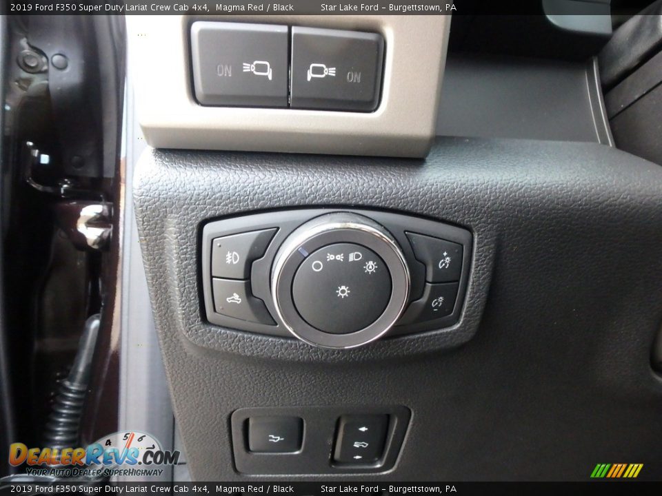 Controls of 2019 Ford F350 Super Duty Lariat Crew Cab 4x4 Photo #15
