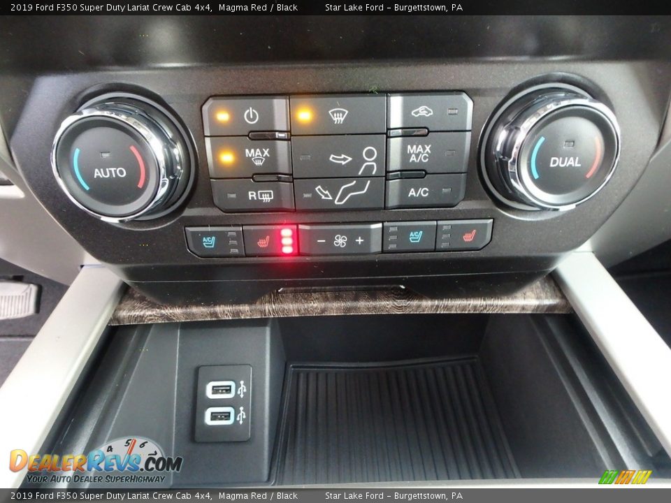 Controls of 2019 Ford F350 Super Duty Lariat Crew Cab 4x4 Photo #18