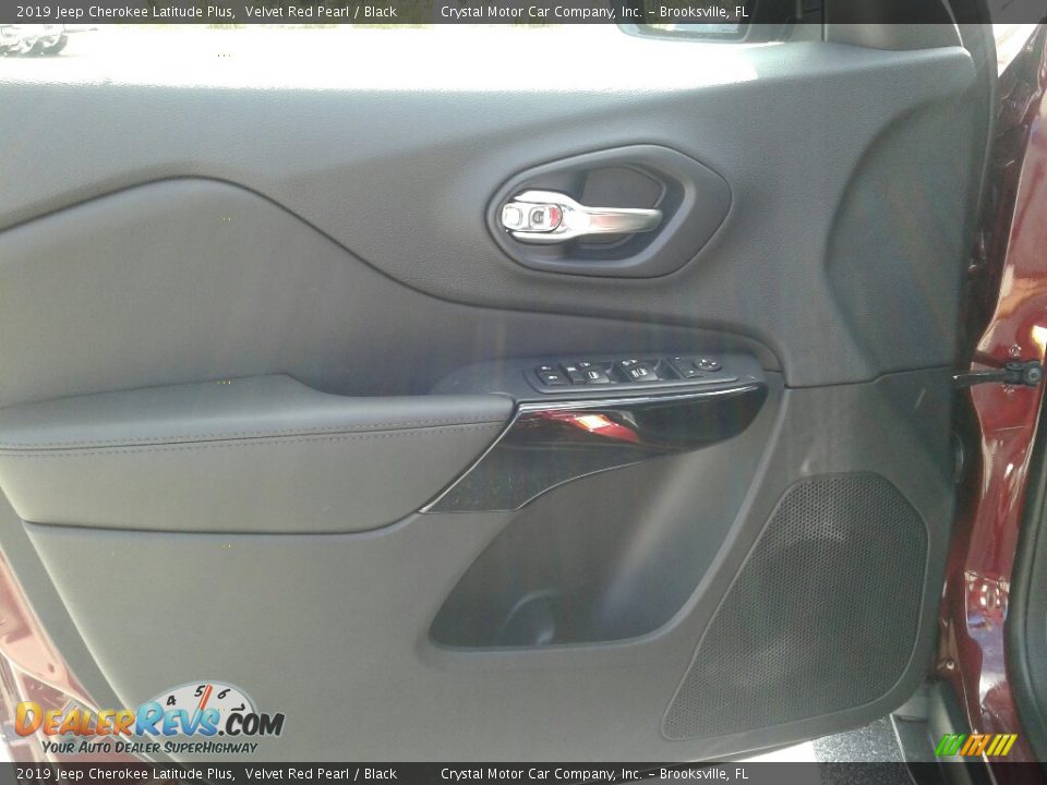 2019 Jeep Cherokee Latitude Plus Velvet Red Pearl / Black Photo #17