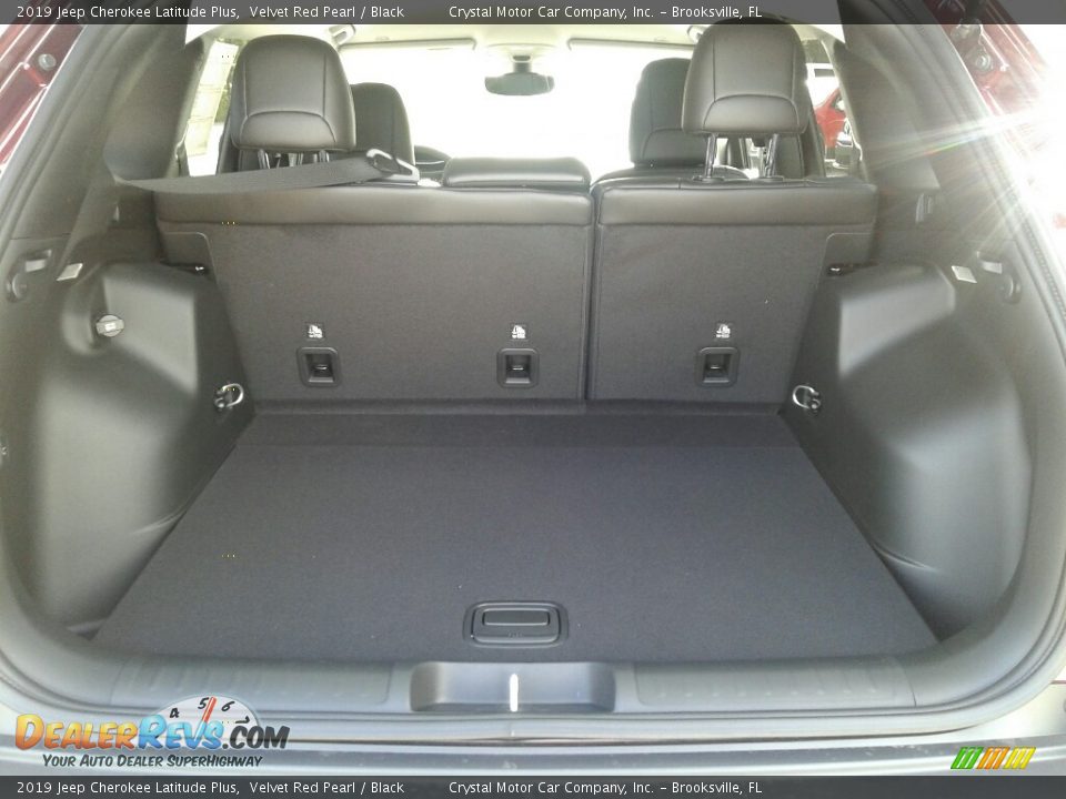 2019 Jeep Cherokee Latitude Plus Velvet Red Pearl / Black Photo #19