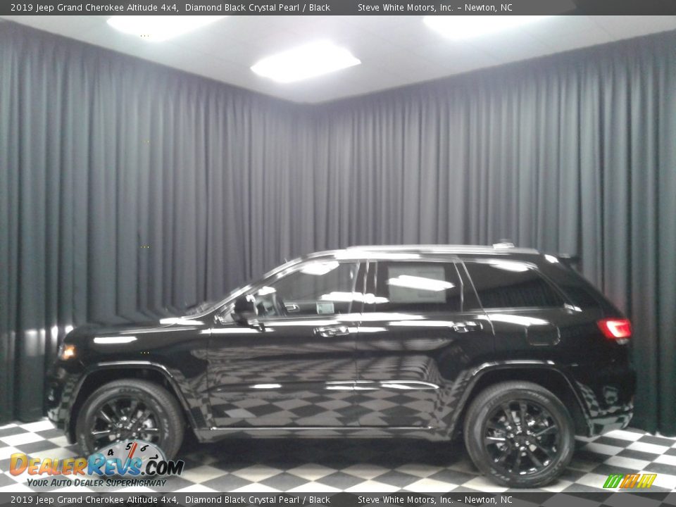 2019 Jeep Grand Cherokee Altitude 4x4 Diamond Black Crystal Pearl / Black Photo #1