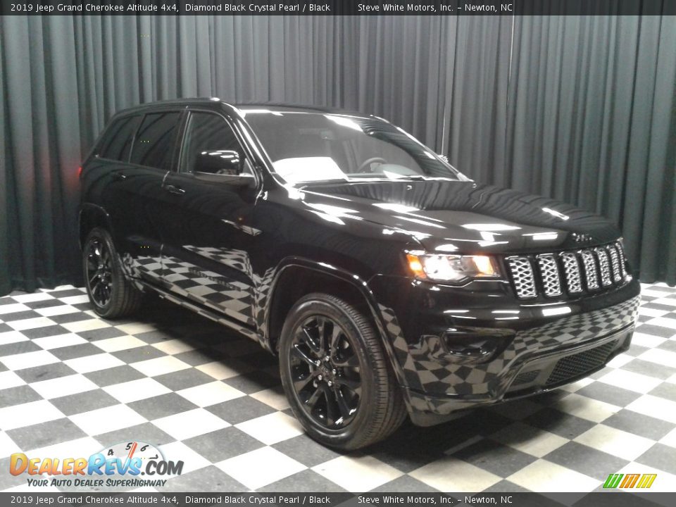 2019 Jeep Grand Cherokee Altitude 4x4 Diamond Black Crystal Pearl / Black Photo #4