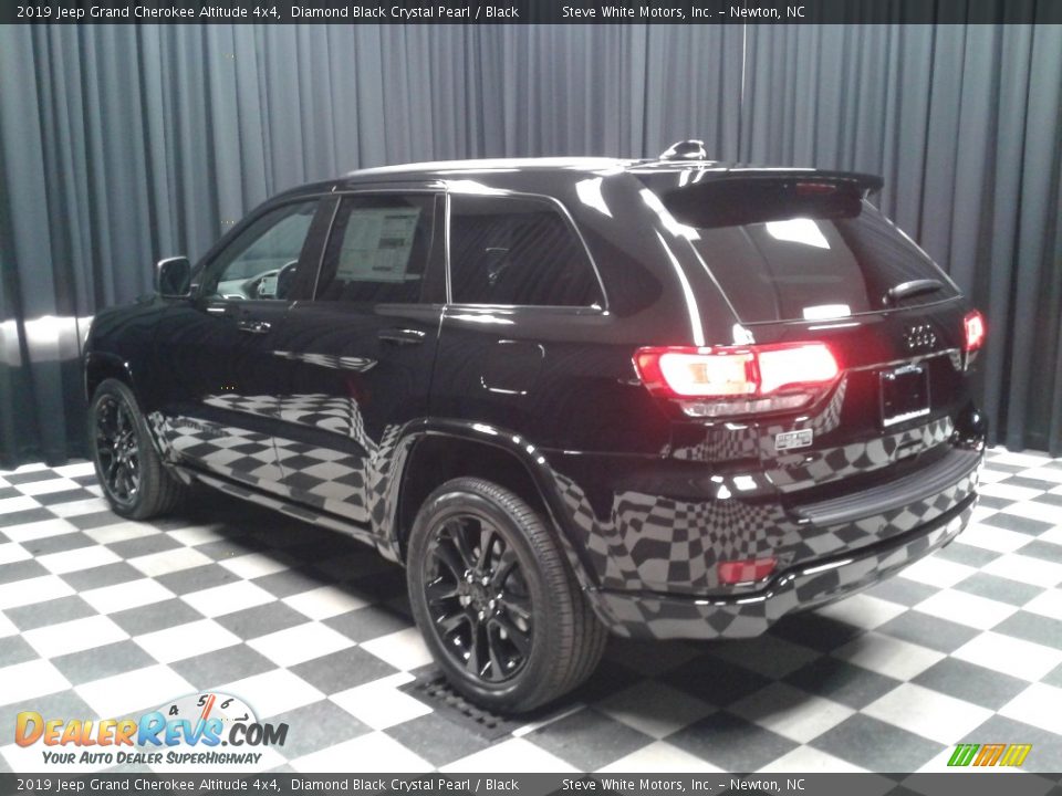 2019 Jeep Grand Cherokee Altitude 4x4 Diamond Black Crystal Pearl / Black Photo #8