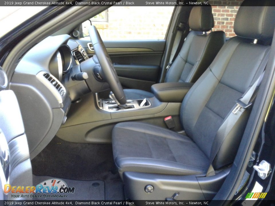 2019 Jeep Grand Cherokee Altitude 4x4 Diamond Black Crystal Pearl / Black Photo #10