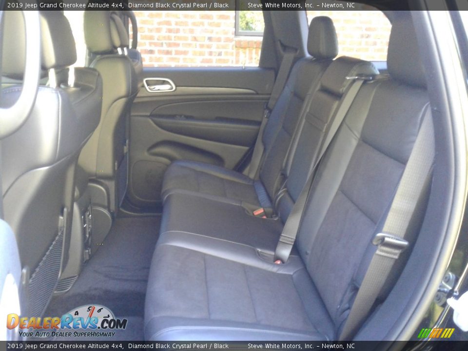 2019 Jeep Grand Cherokee Altitude 4x4 Diamond Black Crystal Pearl / Black Photo #11