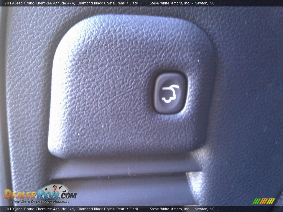 2019 Jeep Grand Cherokee Altitude 4x4 Diamond Black Crystal Pearl / Black Photo #12