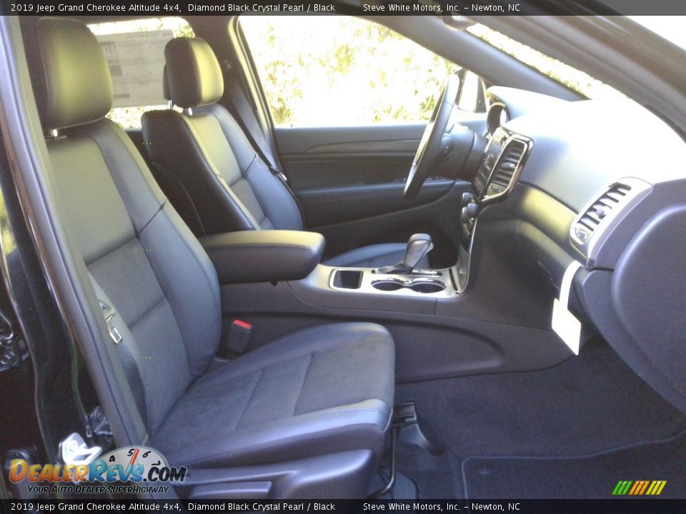 2019 Jeep Grand Cherokee Altitude 4x4 Diamond Black Crystal Pearl / Black Photo #16