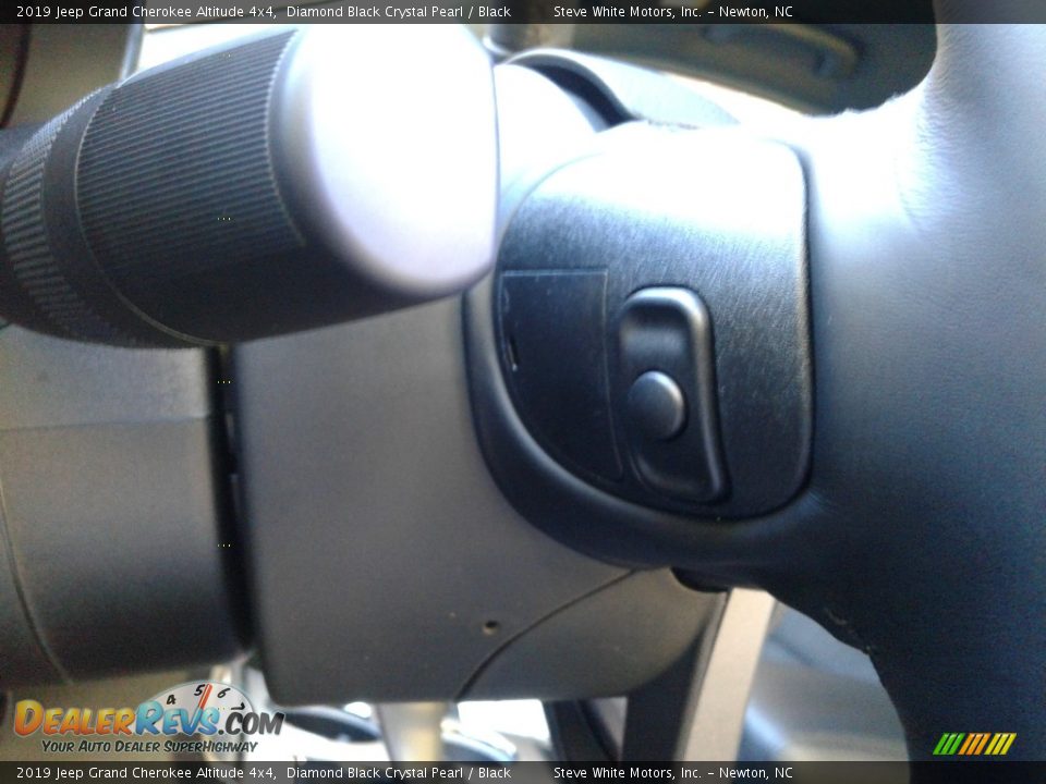 2019 Jeep Grand Cherokee Altitude 4x4 Diamond Black Crystal Pearl / Black Photo #17