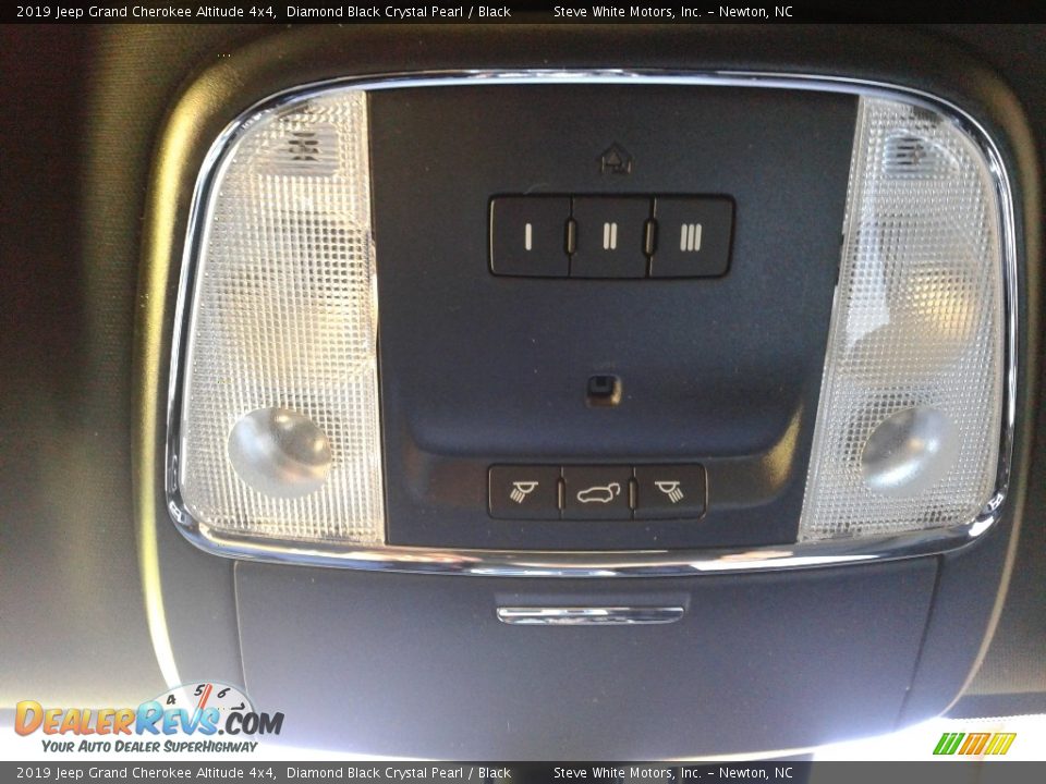 2019 Jeep Grand Cherokee Altitude 4x4 Diamond Black Crystal Pearl / Black Photo #32