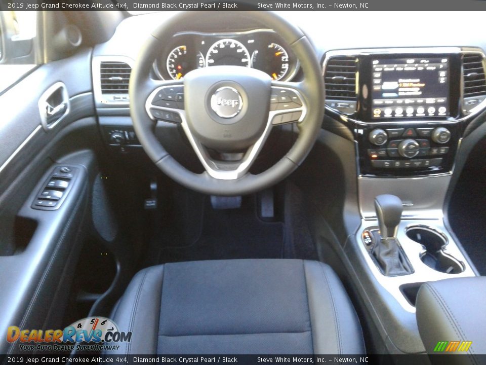 2019 Jeep Grand Cherokee Altitude 4x4 Diamond Black Crystal Pearl / Black Photo #33