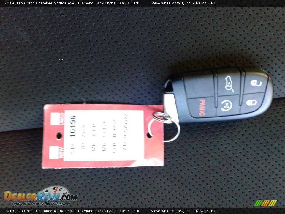 2019 Jeep Grand Cherokee Altitude 4x4 Diamond Black Crystal Pearl / Black Photo #34