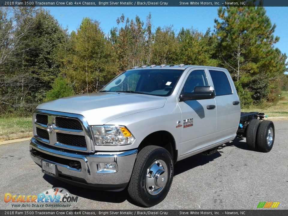 2018 Ram 3500 Tradesman Crew Cab 4x4 Chassis Bright Silver Metallic / Black/Diesel Gray Photo #2