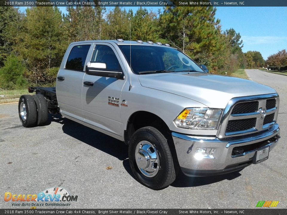 2018 Ram 3500 Tradesman Crew Cab 4x4 Chassis Bright Silver Metallic / Black/Diesel Gray Photo #4